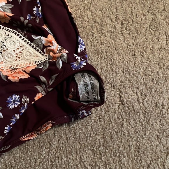 Kona Sol Floral Crochet One Piece swimsuit Spring break - Picture 3 of 7